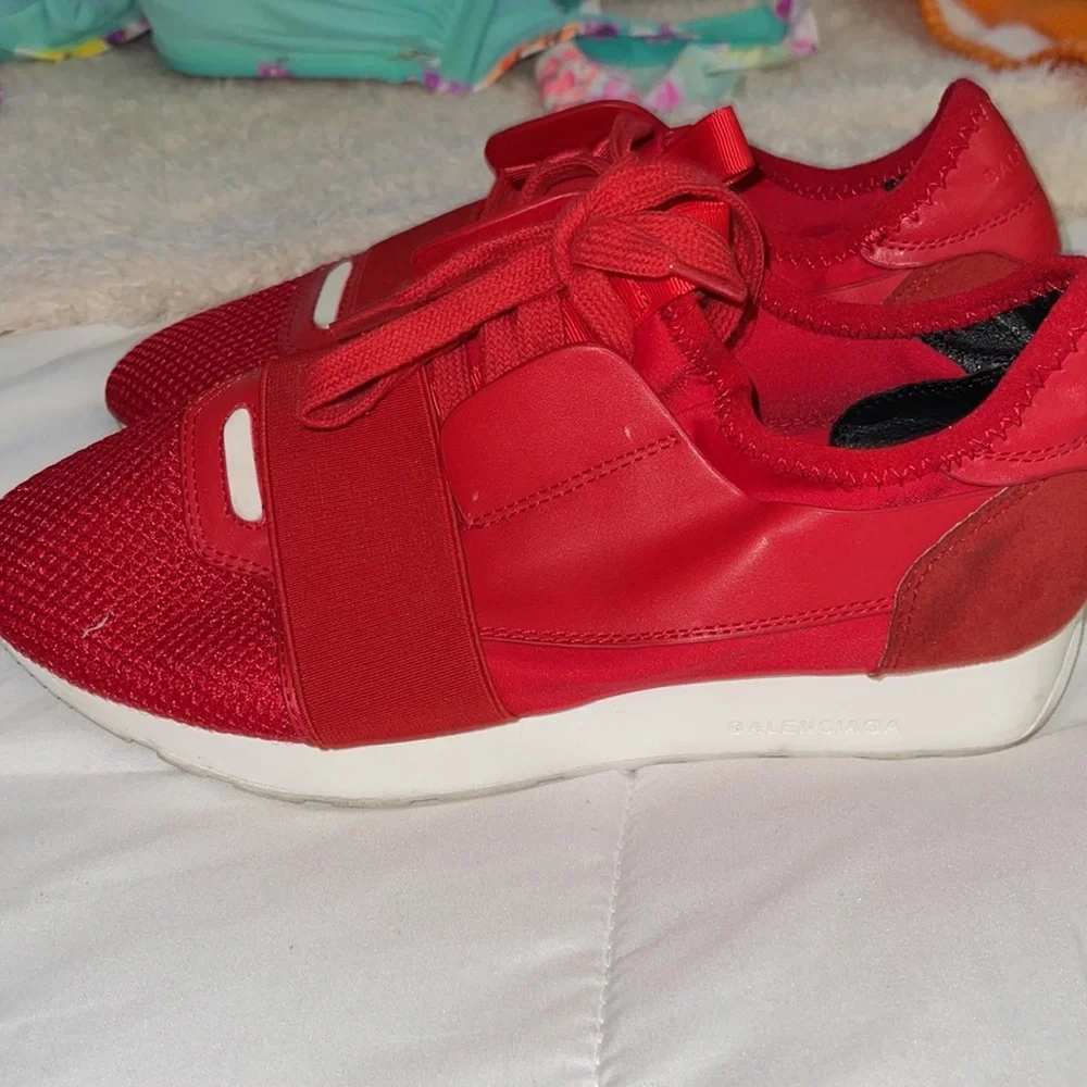 Red shoes - Picture 2 of 4